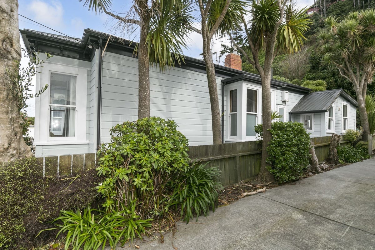 28 Derwent Street, Island Bay, Wellington - Carousel 2