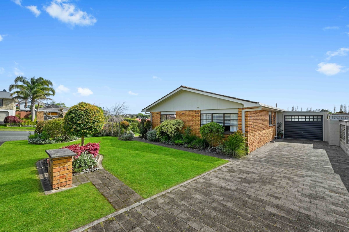 18 Cattanach Street, St Andrews, Hamilton - Carousel 2