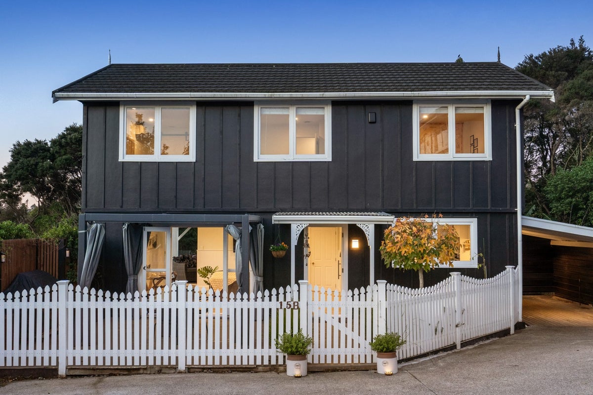 2/15 Lynn Road, Bayview, Auckland - Carousel 1