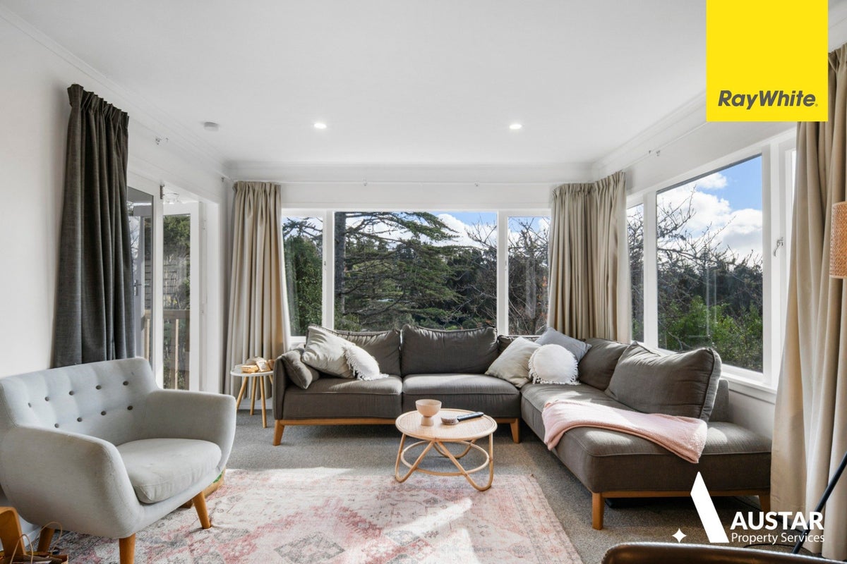 12 Daffodil Street, Titirangi, Auckland - Carousel 2