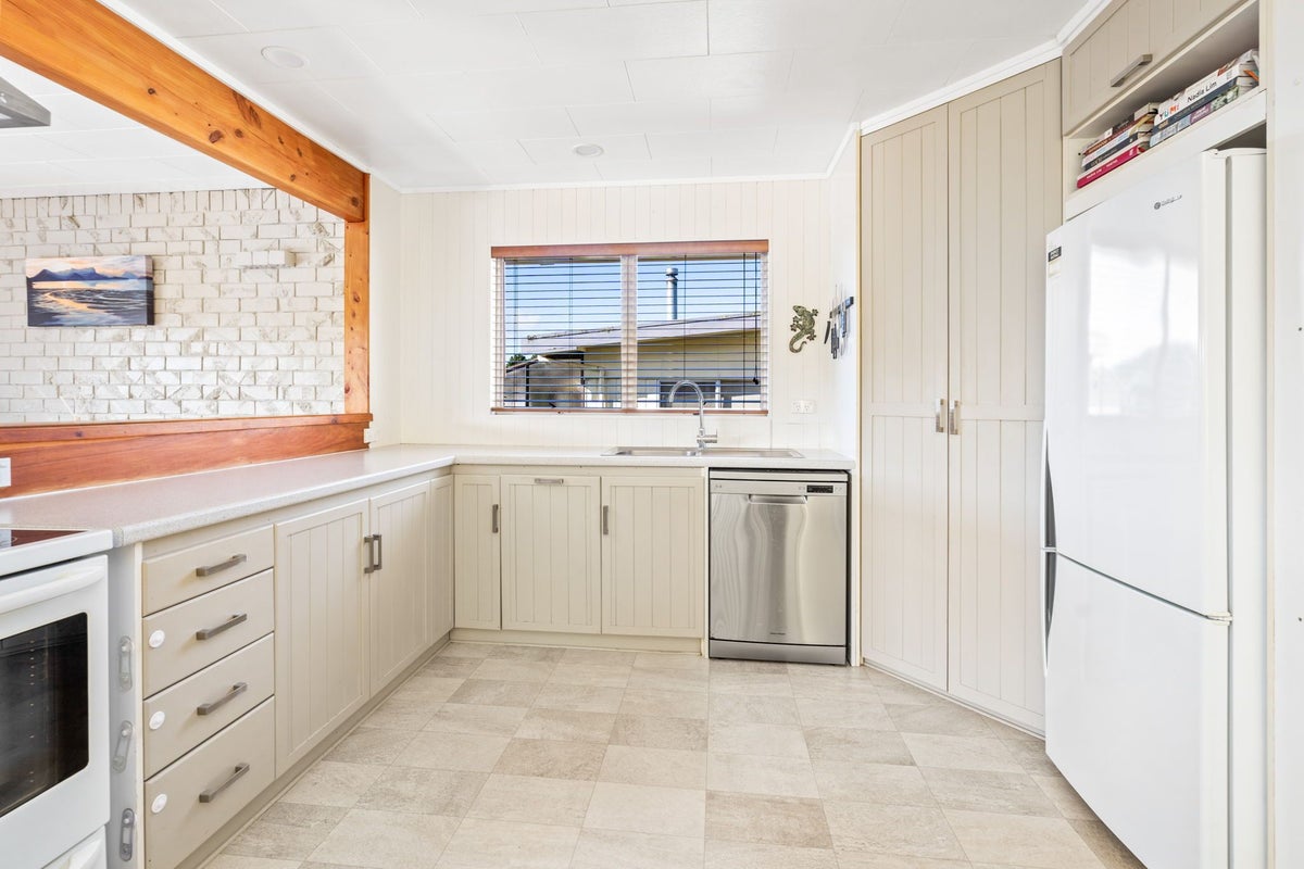 1 Boeing Road, Onerahi, Whangarei - Carousel 21