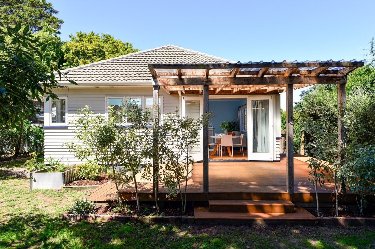 1 Brookfield Street, Hamilton East, Hamilton - Carousel 1