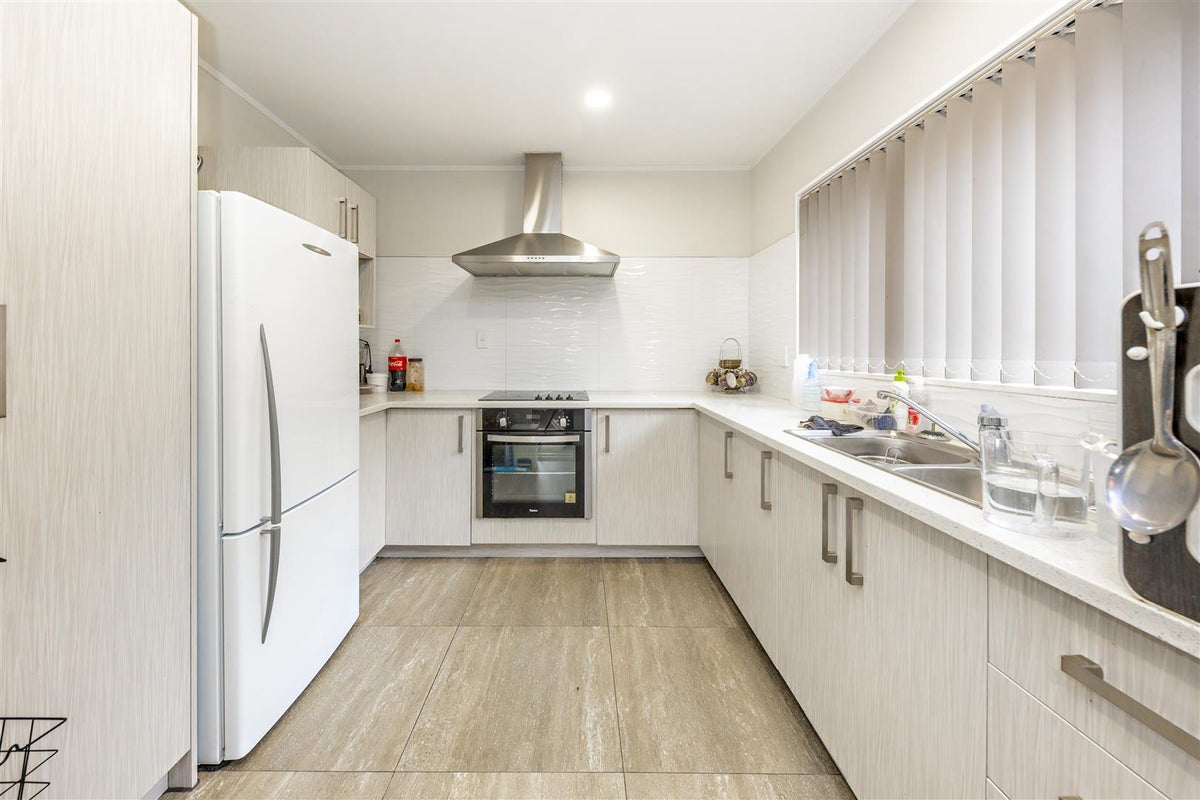 2/23 Lowburn Place, Clover Park, Auckland - Carousel 2