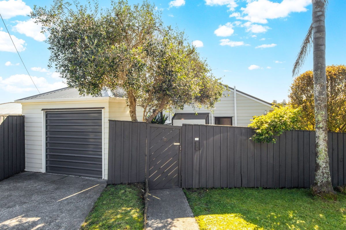 1/7 Barron Drive, Green Bay, Auckland - Carousel 2