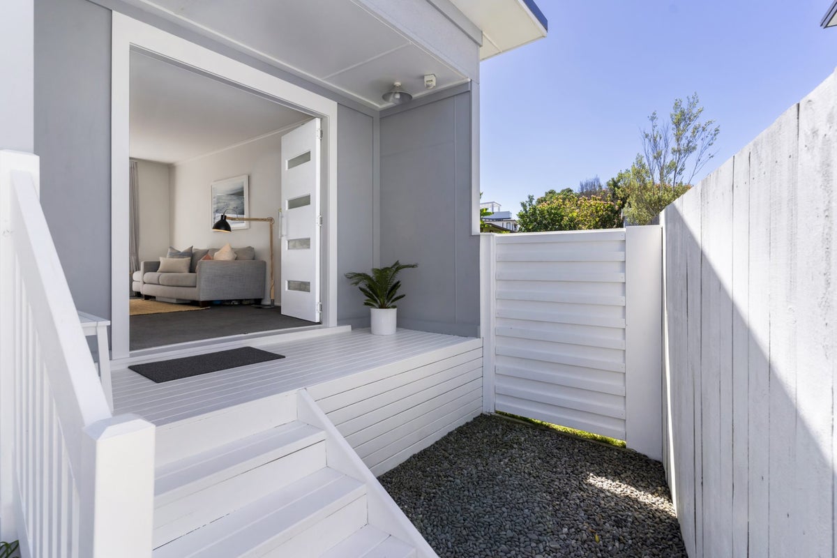 4A Tiroroa Avenue, Te Atatu South, Auckland - Carousel 2