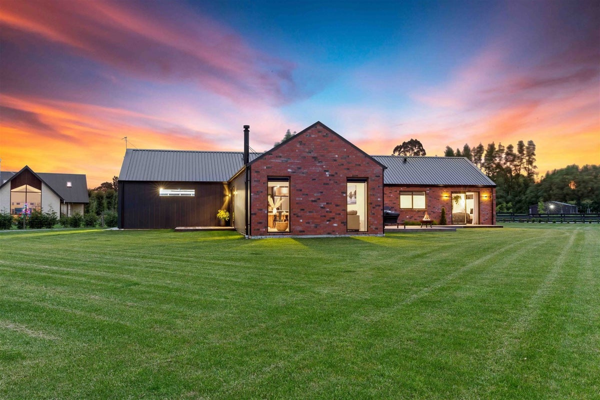 9 Orbiter Drive, Ohoka, Kaiapoi - Carousel 1
