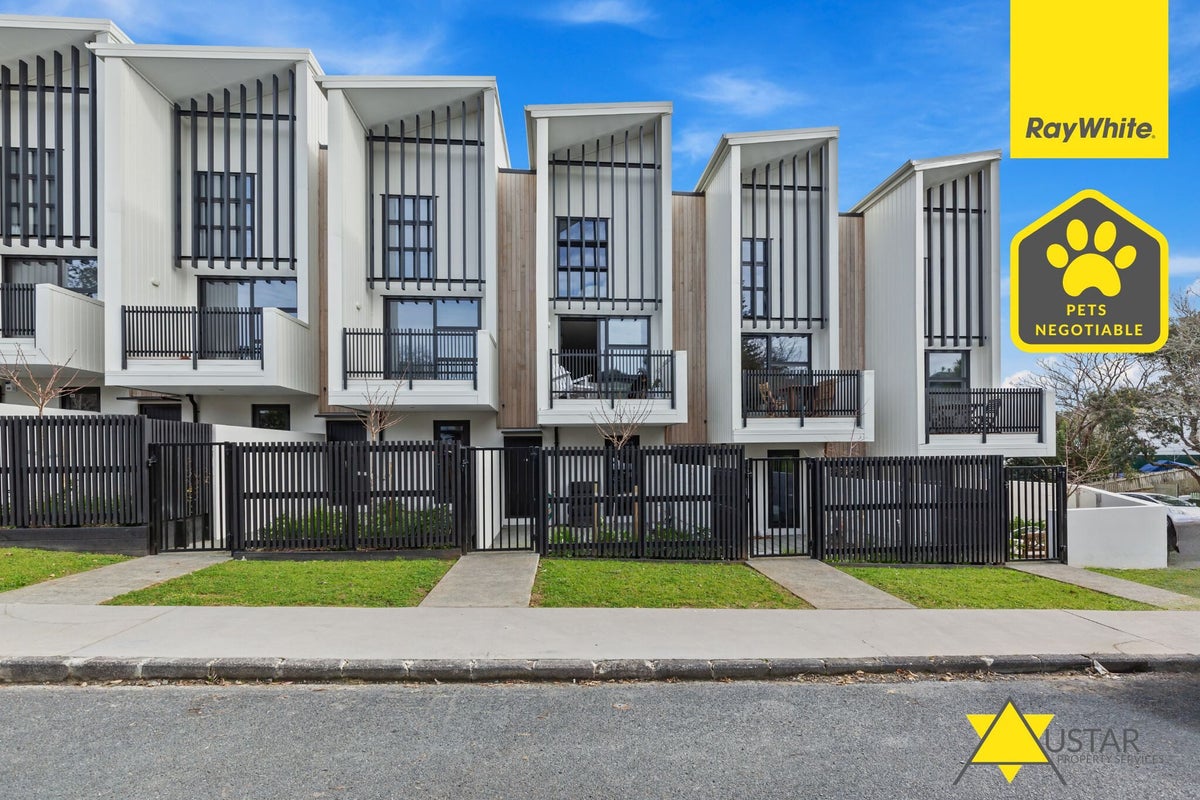 3/5 Dellwood Avenue, Henderson, Auckland - Carousel 1