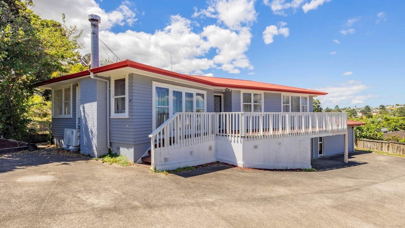 33 Hillview Avenue, New Windsor, Auckland - Carousel 1
