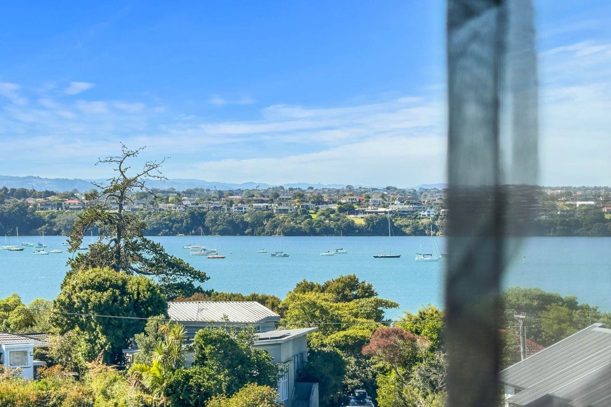 8C Lyndhurst Street, Wai o Taiki Bay, Auckland - Carousel 2