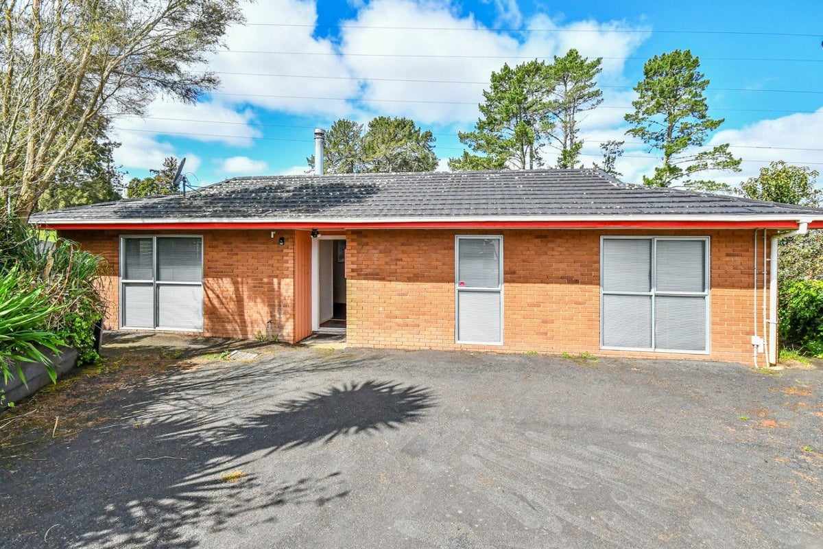 27 Heather Green Avenue, Meremere - Carousel 1