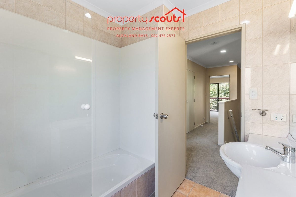 9/6 Sunnydale Place, Oteha, Auckland - Carousel 10