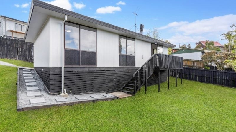1/233 Glengarry Road, Glen Eden, Auckland - Carousel 1