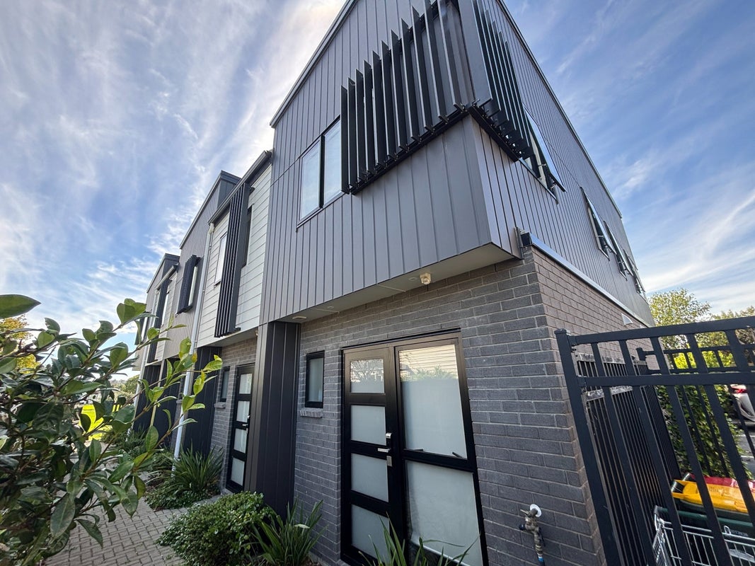 4/644 Te Atatu Road, Te Atatu Peninsula, Auckland - Carousel 1