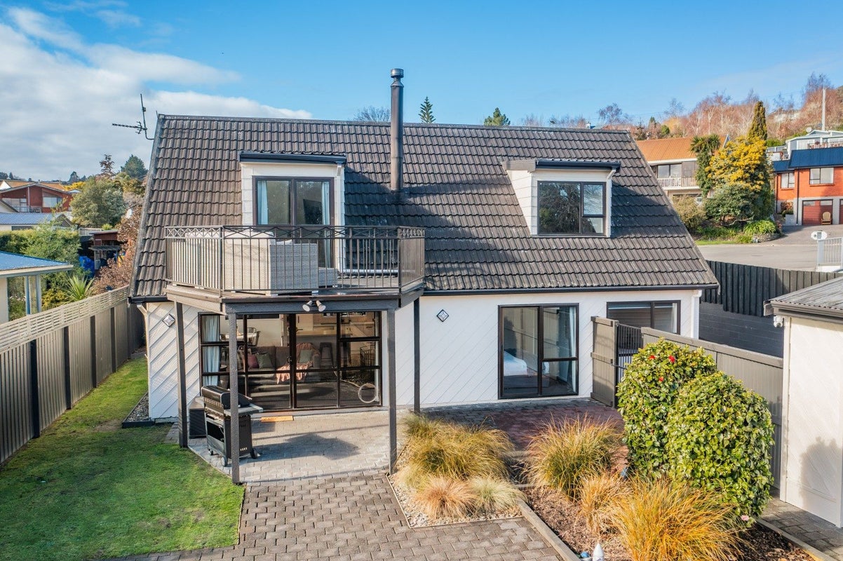 79 Kinmont Crescent, Kinmont Park, Mosgiel - Carousel 1