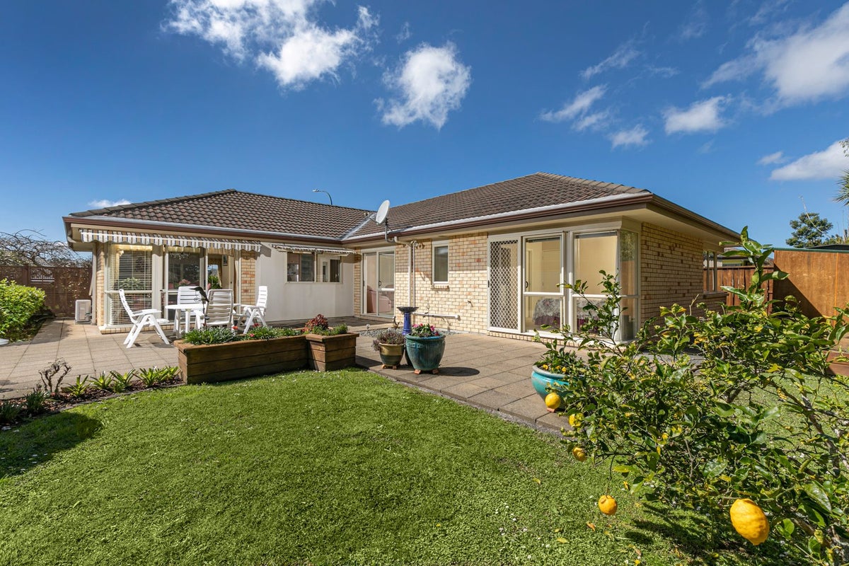 94 Summerland Drive, Henderson, Auckland - Carousel 1
