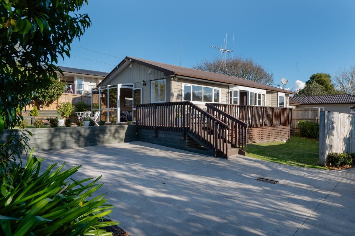 5 Moore Street, Forest Lake, Hamilton - Carousel 1