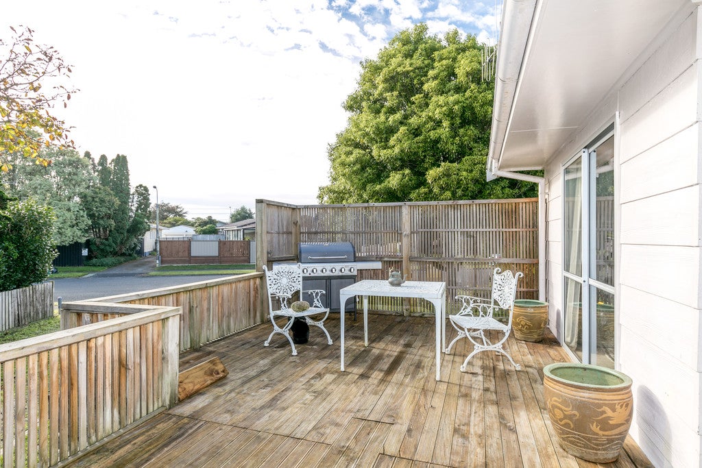 17 Elmwood Crescent, Pukete, Hamilton - Carousel 1