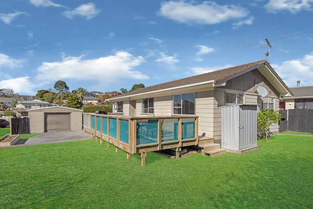 47 Claverdon Drive, Massey, Auckland - Carousel 1