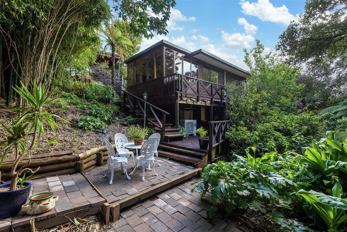 46B Litten Road, Cockle Bay, Auckland - Carousel 1