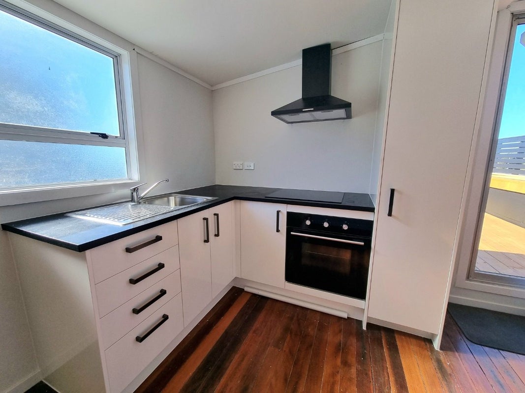 1/1 Williamson Avenue, Belmont, Auckland - Carousel 2