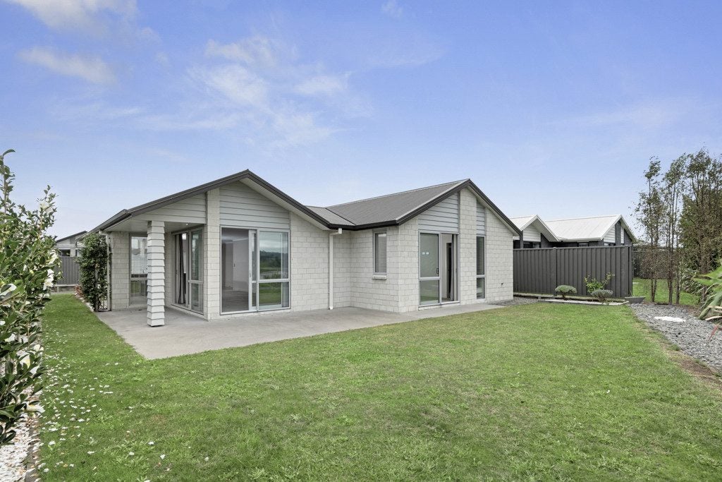 4 Slaney Lane, Pyes Pa, Tauranga - Carousel 2