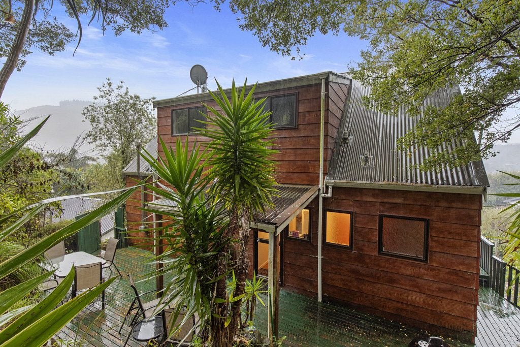 34 Amber Grove, Birchville, Upper Hutt - Carousel 15