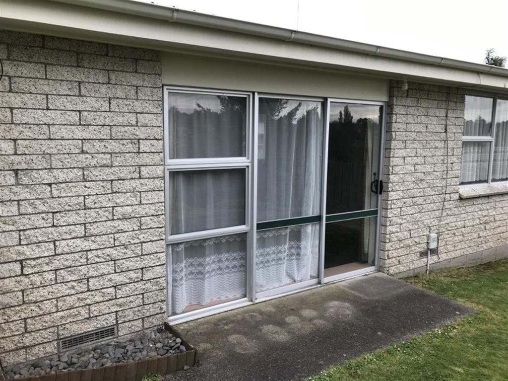 21B Resthill Crescent, Glenview, Hamilton - Carousel 2