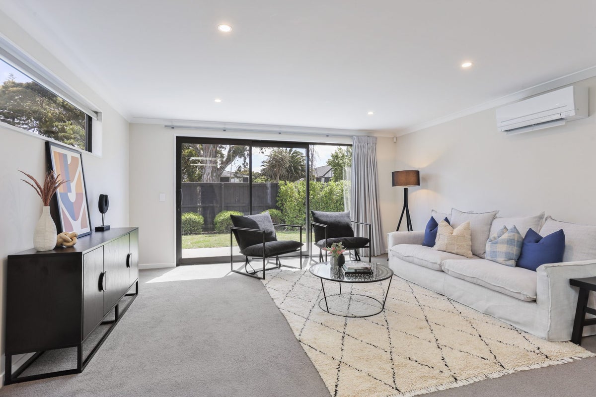 12 Horoeka Street, Avonhead, Christchurch - Carousel 2