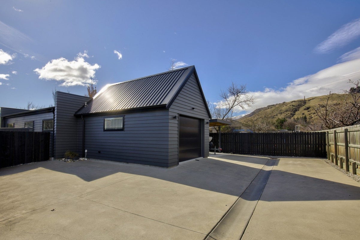 11 Red Cottage Drive, Lake Hayes, Queenstown - Carousel 2