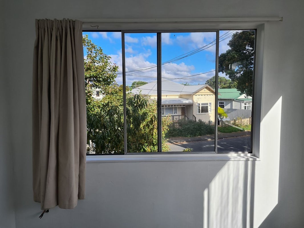 71B Randwick Crescent, Moera, Lower Hutt - Carousel 1
