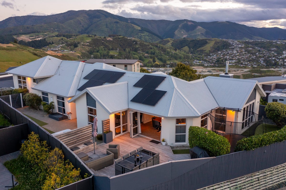 16 Istana Place, Britannia Heights, Nelson - Carousel 2