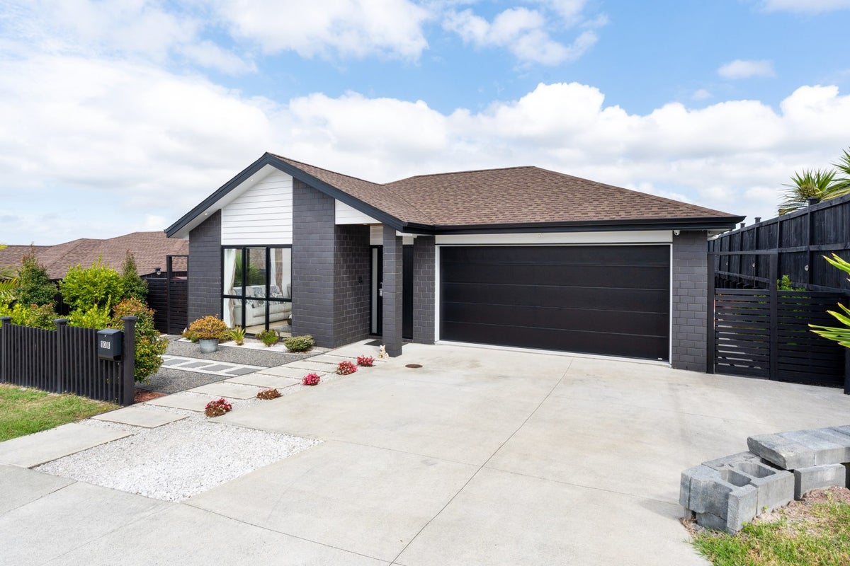 10B Crows Road, Swanson, Auckland - Carousel 1