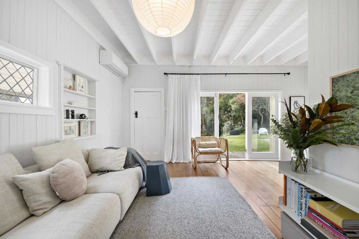 27 Rona Street, Eastbourne, Lower Hutt - Carousel 1