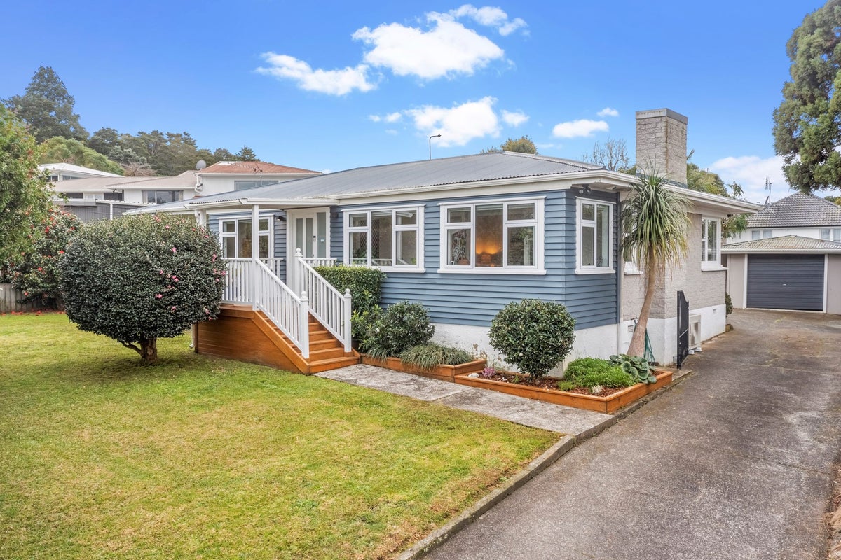 1 Knights Drive, Hillpark, Auckland - Carousel 2