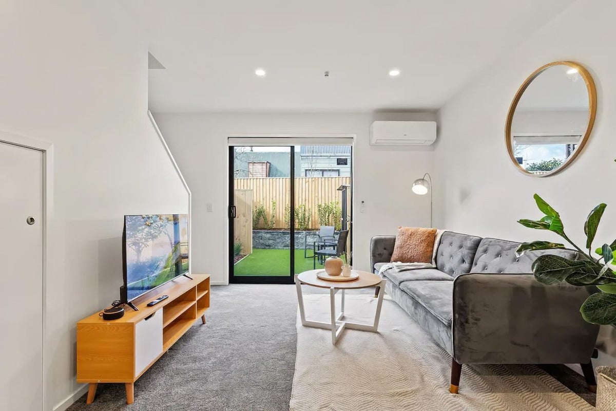 8/10 Fathom Place, Te Atatu Peninsula, Auckland - Carousel 2
