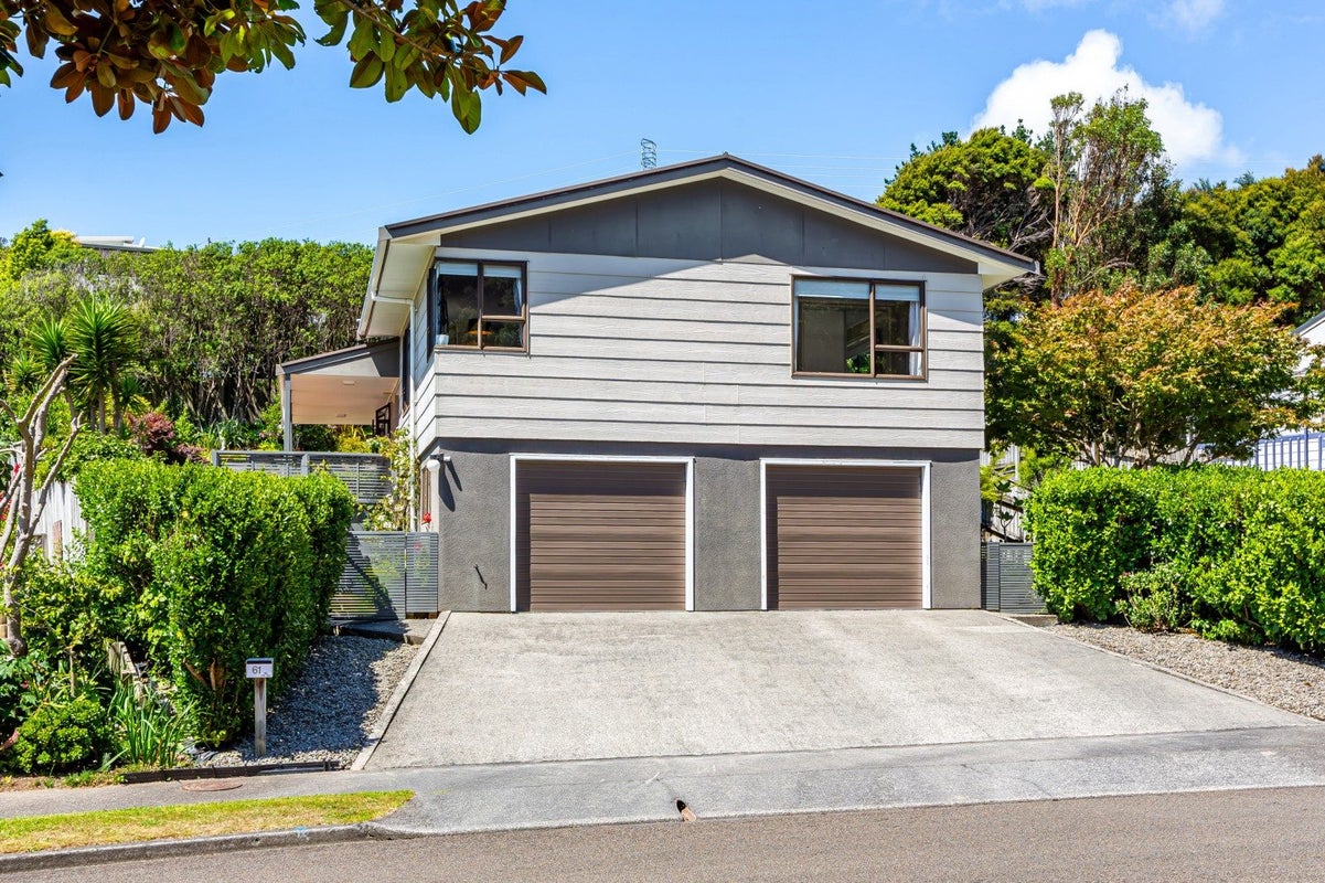 61 Albatross Close, Whitby, Porirua - Carousel 1