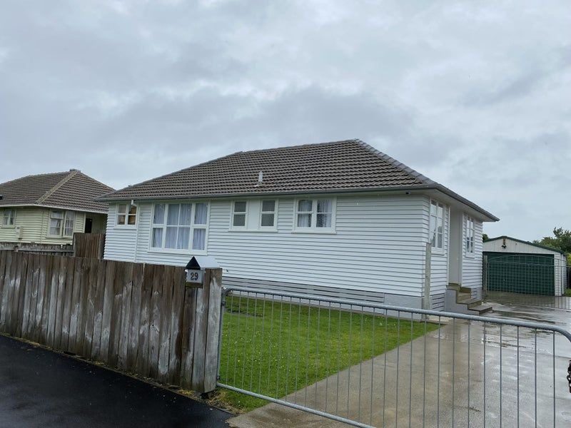 29 Douglas Crescent, Fairfield, Hamilton - Carousel 1