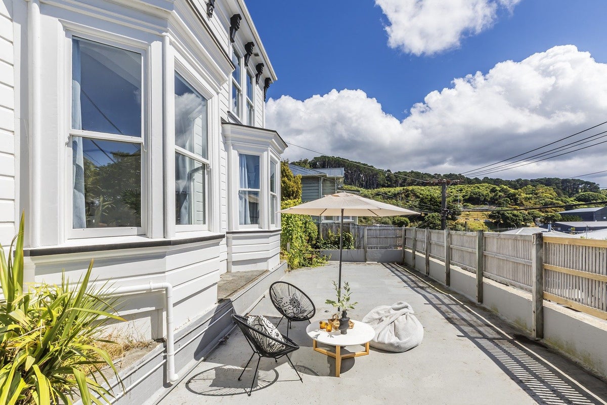 31A Hall Street, Newtown, Wellington - Carousel 2