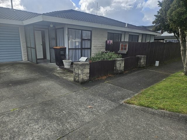 1 Brett Place, Takaro, Palmerston North - Carousel 18