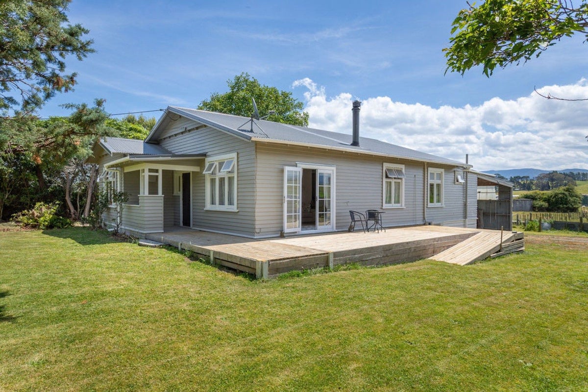76330 State Highway 2, Matamau - Carousel 1