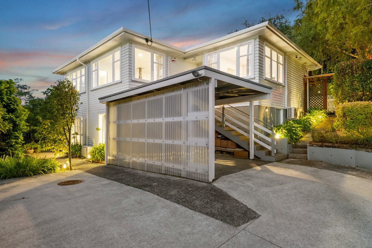 39 Taylor Terrace, Tawa, Wellington - Carousel 2