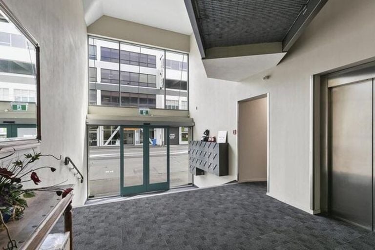 15/220 Thorndon Quay, Pipitea, Wellington - Carousel 2