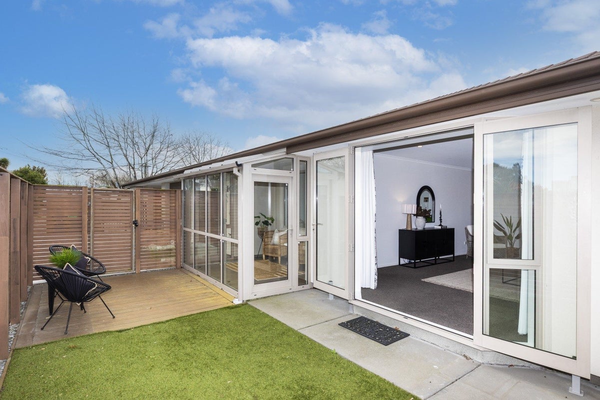 2/28 Oxley Avenue, St Albans, Christchurch - Carousel 1