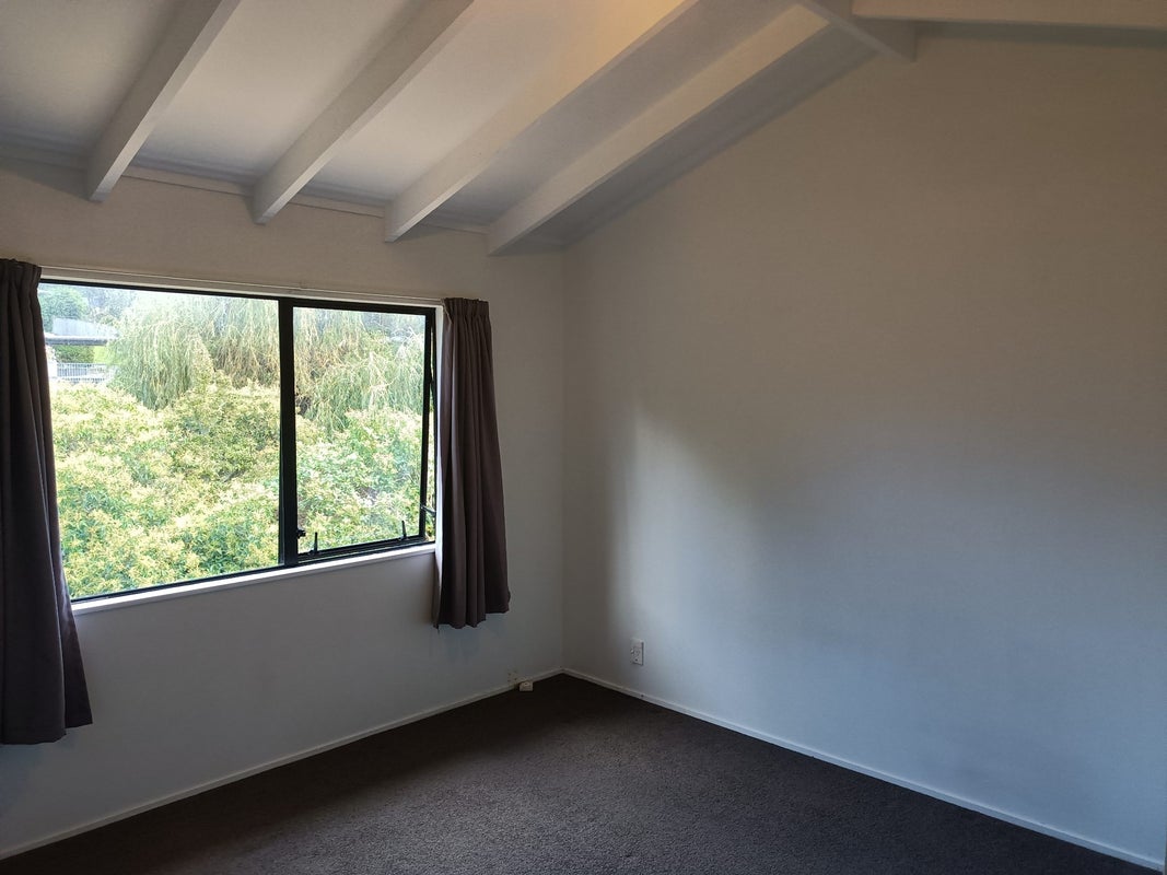 2/24 Beswick Place, Birkdale, Auckland - Carousel 2