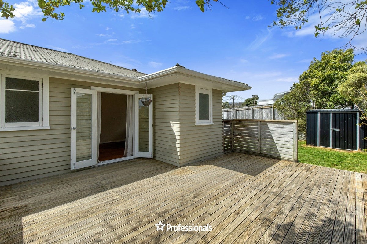18 Titoki Road, Raumati Beach, Paraparaumu - Carousel 2