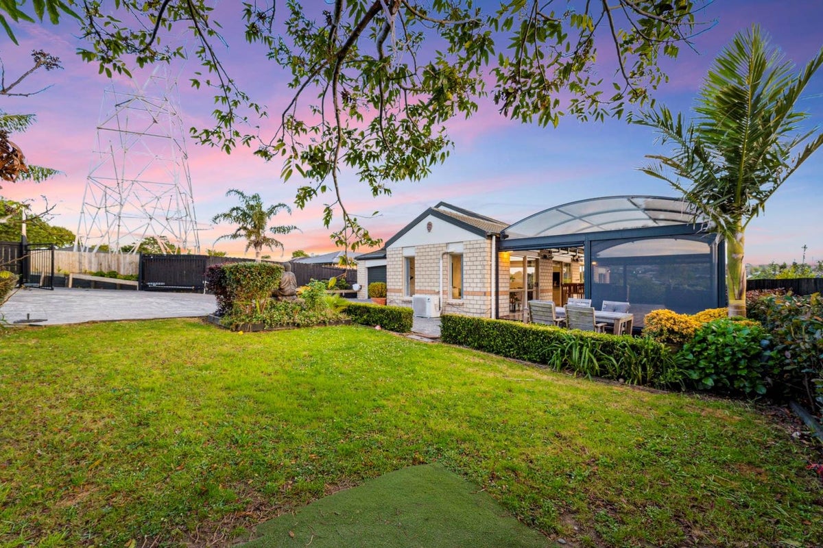 11 Courtvale Place, Flat Bush, Auckland - Carousel 1