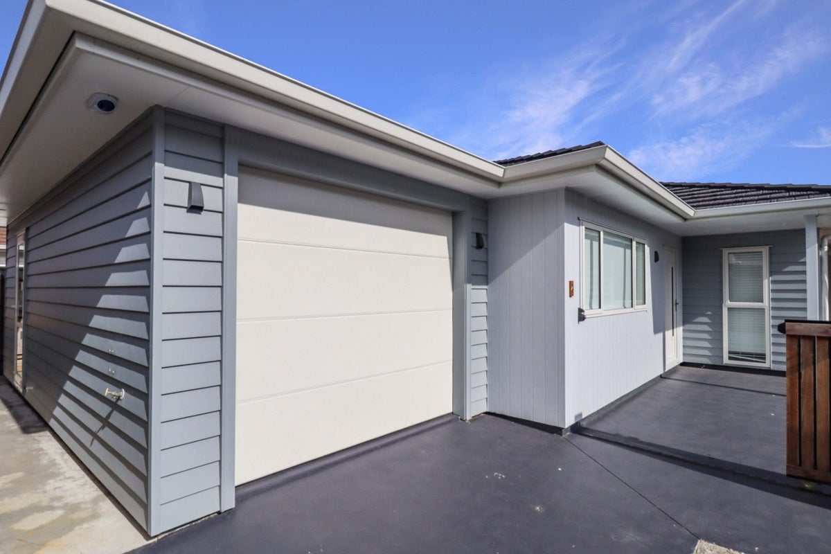 4 Martha Turnell Crescent, Manor Park, Lower Hutt - Carousel 1
