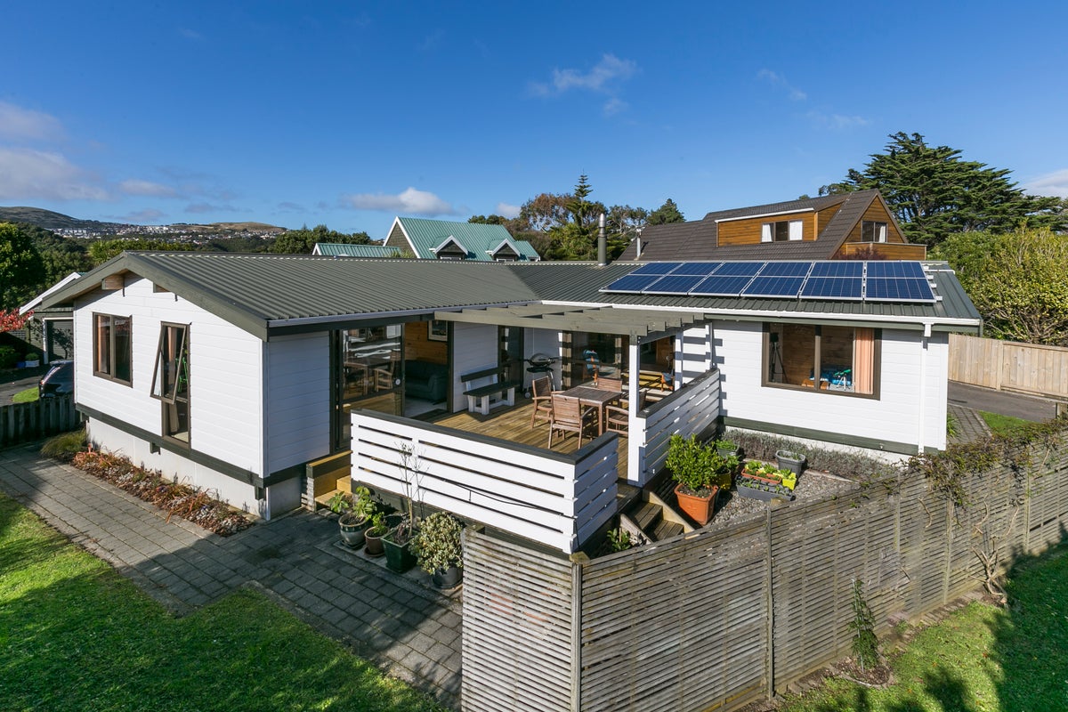 19 Ronald Woolf Place, Churton Park, Wellington - Carousel 1