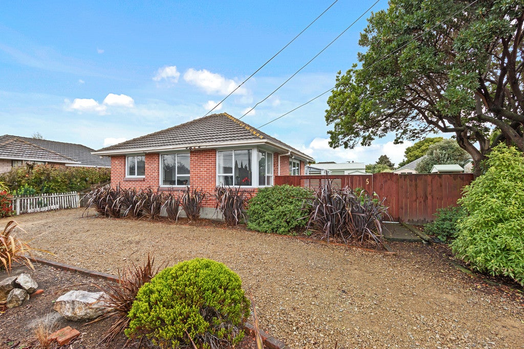 5 Geelong Place, Burnside, Christchurch - Carousel 1