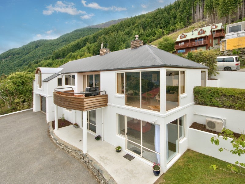 40 Greenstone Place, Fernhill, Queenstown - Carousel 1